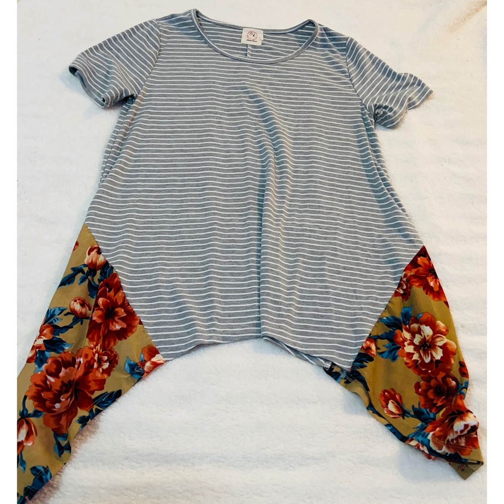 Grace & Emma Striped Floral Sharkbite Hem Tunic Top Grey White Small Boho